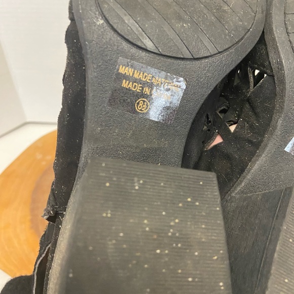 Nature Breeze Stenciled Cut Out Peep Toe Booties - Picture 11 of 11